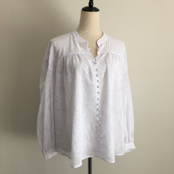 SOFT SURROUNDINGS White Textured Pearl Buttons Long Sleeve Shirt - Picture 1 of 9